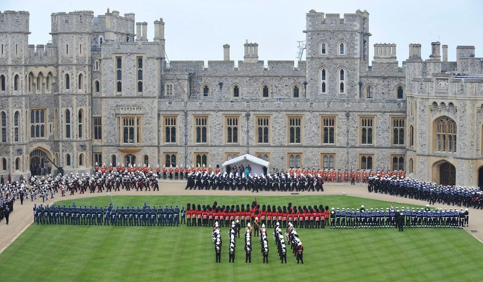 Southampton to London via Windsor Castle (private Vehicle) - Regal Splendor and Scenic Landscapes