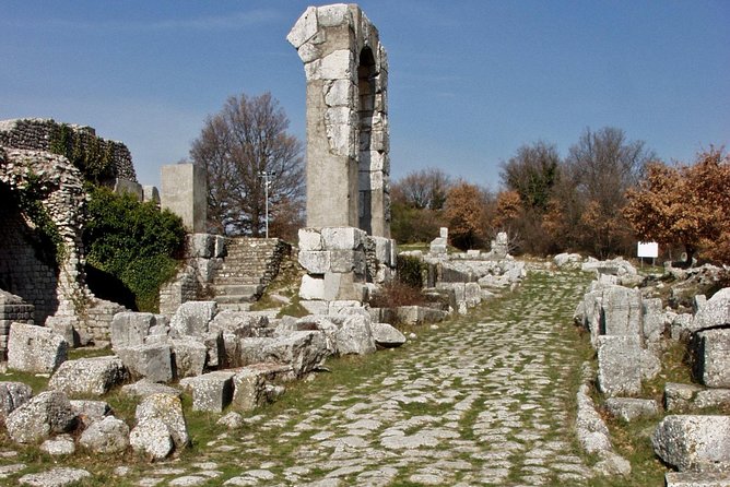 Spello: a Journey Through Flowers, Mosaics and Ancient Roman Ruins - Uncovering the Carsulae Ruins