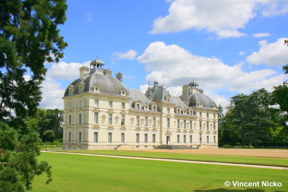 Tours/Amboise: Private Day Trip Chambord, Blois & Cheverny - Pickup and Duration