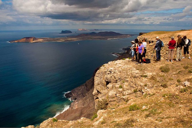 Walking Tour Through La Corona Volcano and Famara Cliff - Highlights of the Itinerary