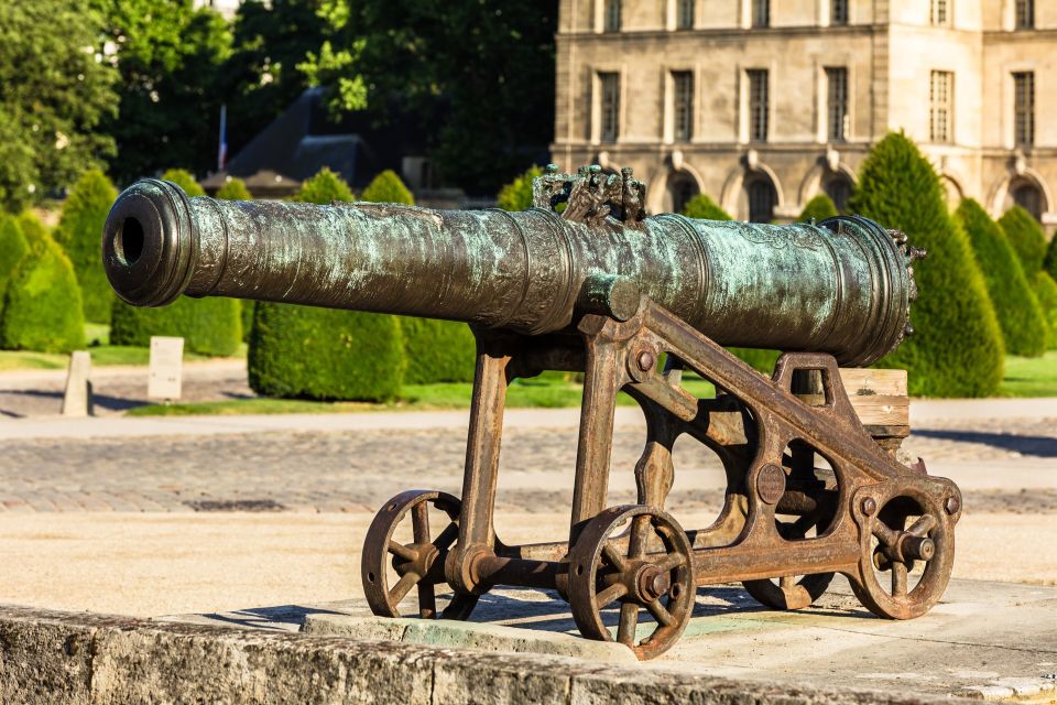 World War II in Paris Private Tour With Les Invalides Museum - Tour Language Offerings