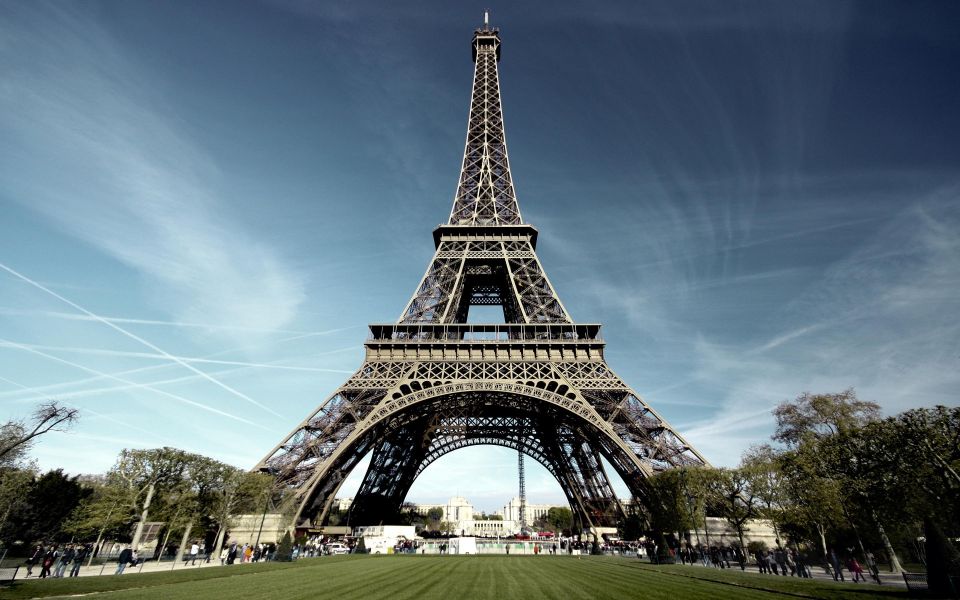 3-Hour Paris Photoshoot Guided by Professional Photographer - Trocadero Gardens Photo Stop