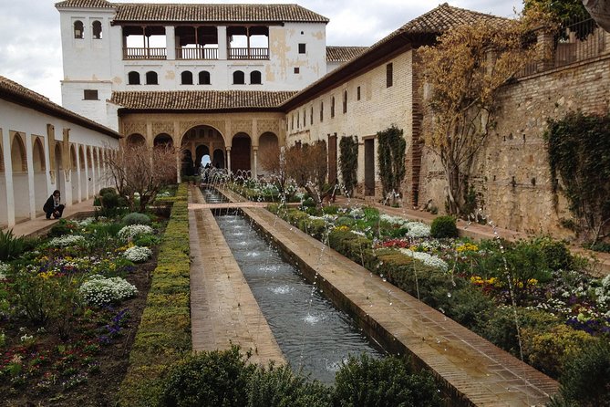 Alhambra Visit With Private Official Guide in Granada - Travelers Info