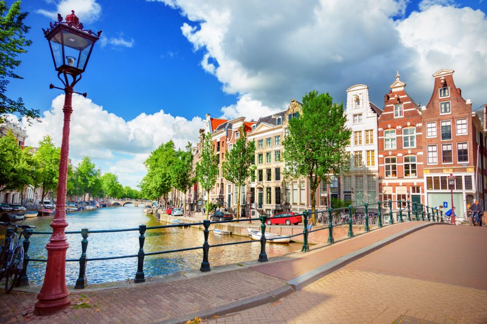 Amsterdam: City Exploration Game and Walking Tour - Game Mechanics and Features