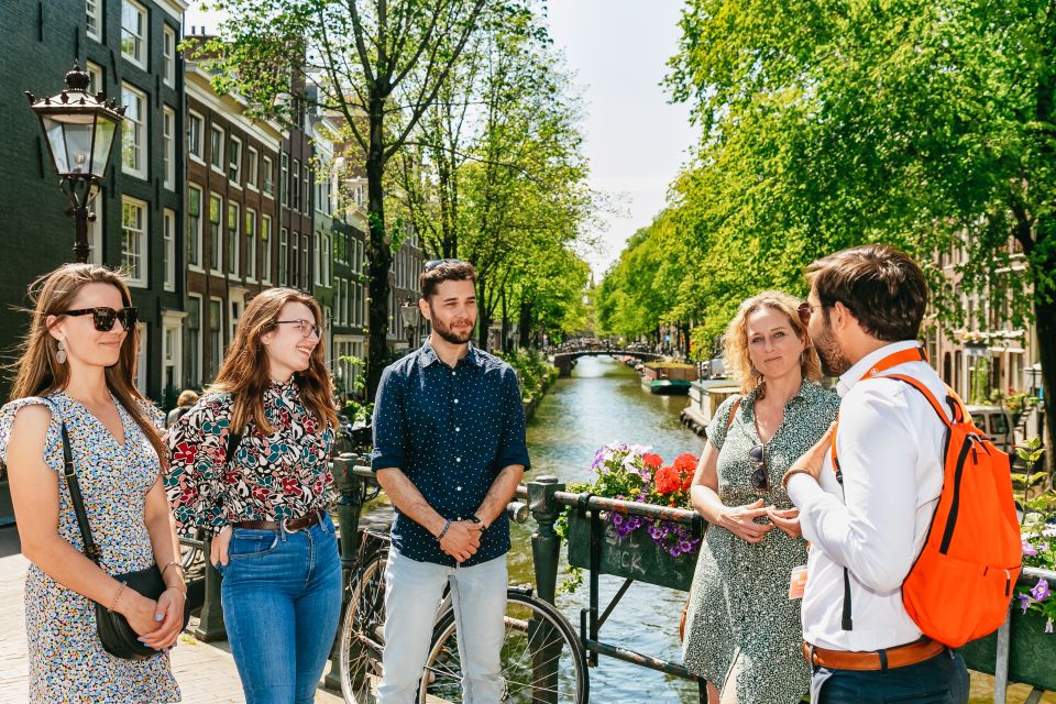 Amsterdam: Historical Highlights Walking Tour With Tasting - Tour Experience and Languages