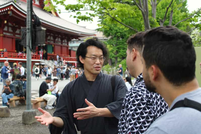 Asakusa Walking Tour With an Experienced Japanese Comedian - Guide Experience and Interaction