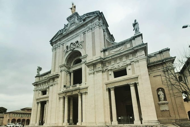 Assisi: the Three Major Basilicas. St. Francis, St. Clare and Porziuncola Chapel - Meeting and End Points