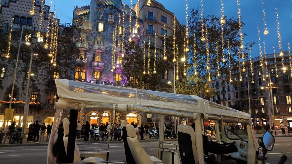 Barcelona: Private Christmas Lights Tour by Eco Tuk Tuk - Itinerary Details