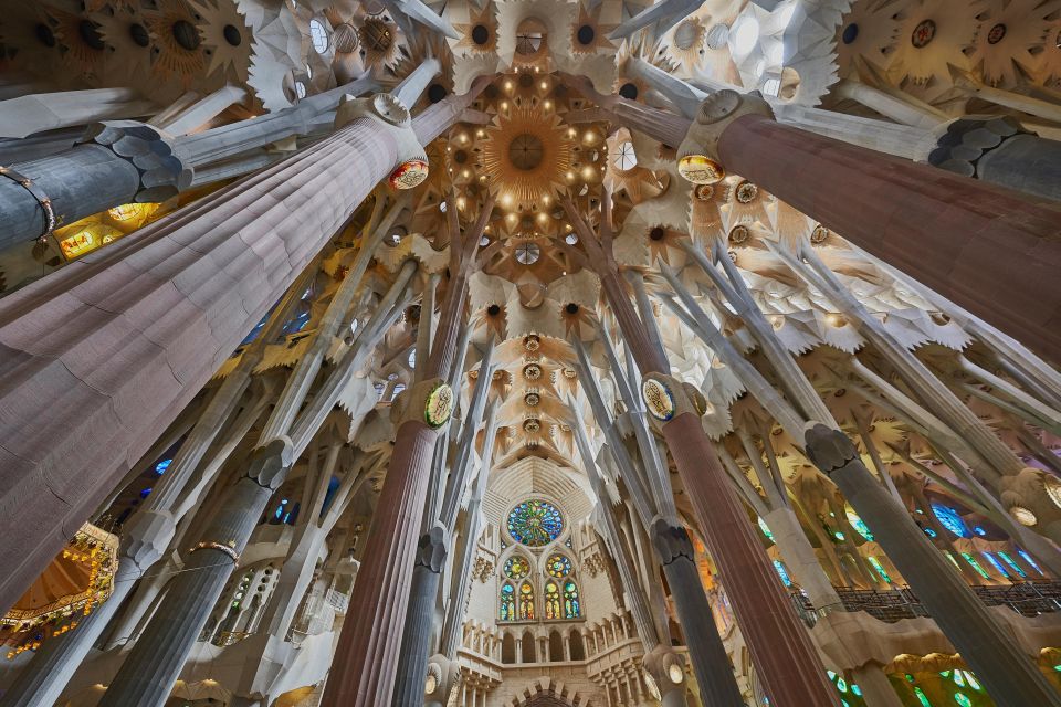 Barcelona: Private Guided Tour of Sagrada Familia - Tour Highlights