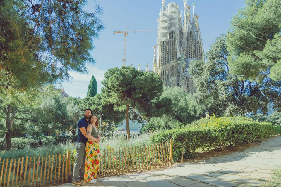 Barcelona: Romantic Photoshoot for Couples - Meeting Point and Location