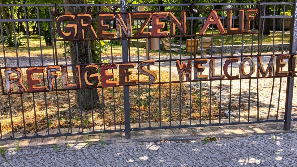 Berlin: Berlin Wall, Self-Guided Tour With Facts & Anecdotes - Exploring Checkpoint Charlie