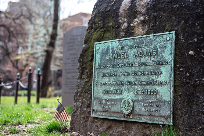 Boston: North End to Freedom Trail - Food & History Walking Tour - Visiting Iconic Locations