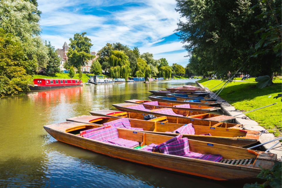 Cambridge: Self-Guided Highlights Scavenger Hunt and Tour - Discovering Trinity College