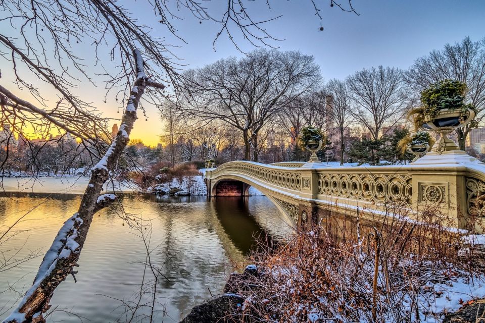 Central Park NYC: First Discovery Walk and Reading Tour - Visiting the Jacqueline Kennedy Onassis Reservoir