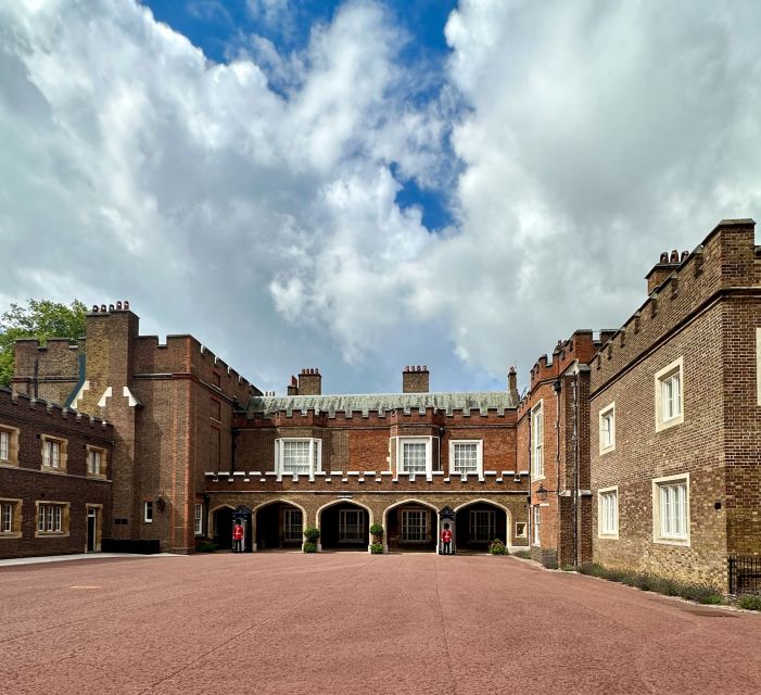 Changing of the Guard: A Self-Guided Audio Tour - Household Cavalry and Horses