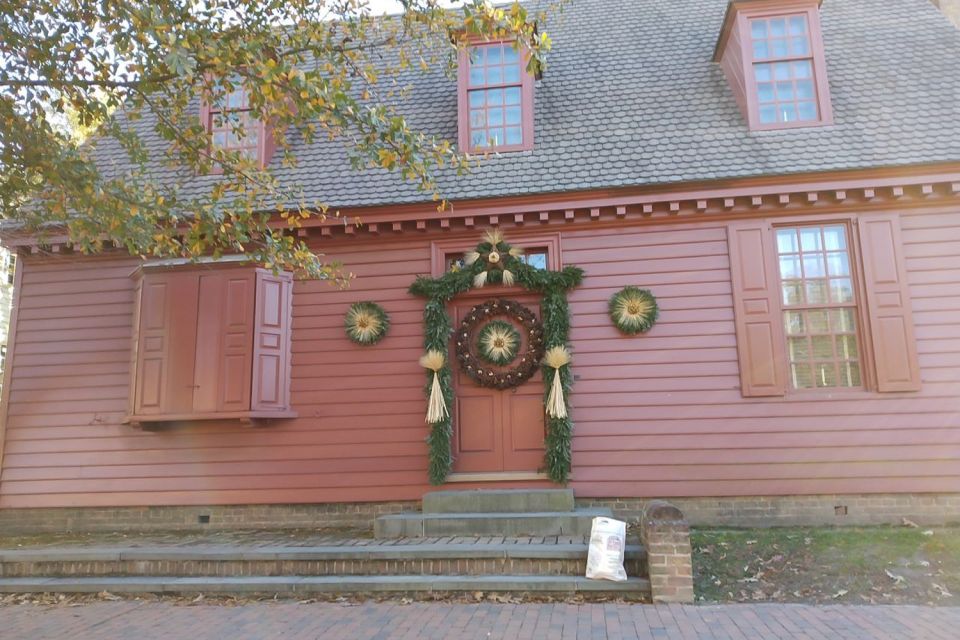 Colonial Williamsburg: Christmas Walking Tour - Colonial Christmas Traditions