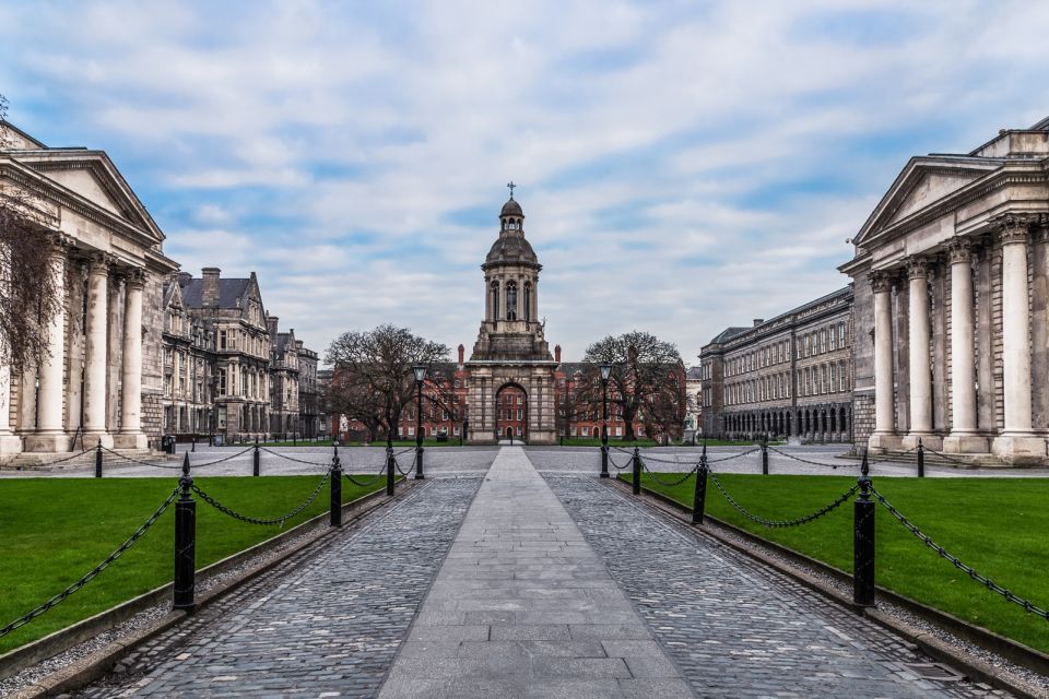 Dublin: Fast-Track Book of Kells Ticket & Dublin Castle Tour - Trinity College Dublin