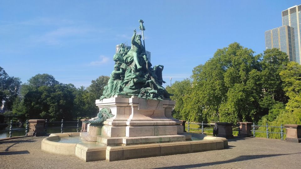 Düsseldorf: Self-Guided Walk Along River Düsseldorf to Old Town - Tour Experience