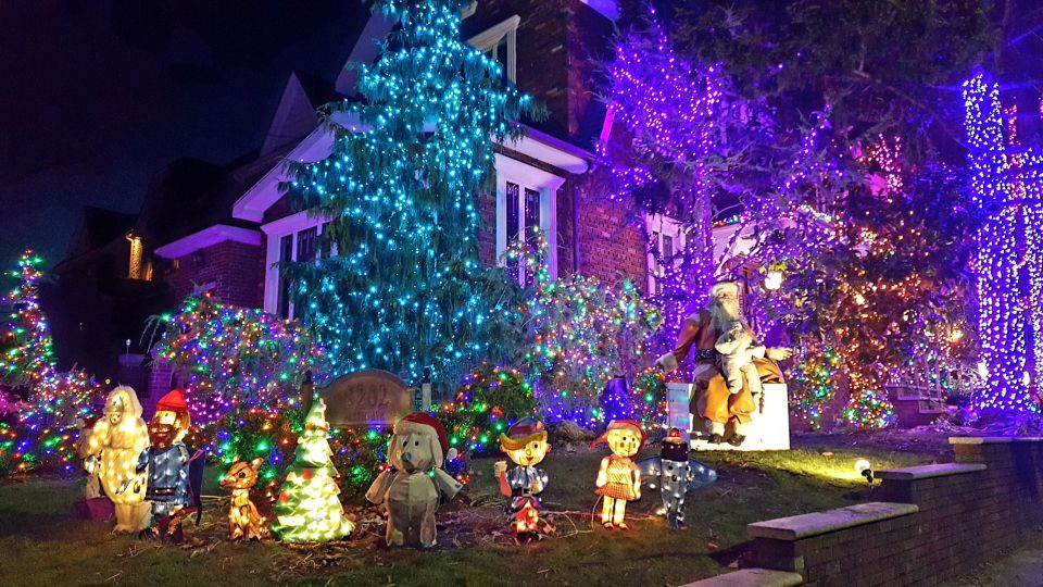 Dyker Heights Holiday Lights - Highlights of the Experience