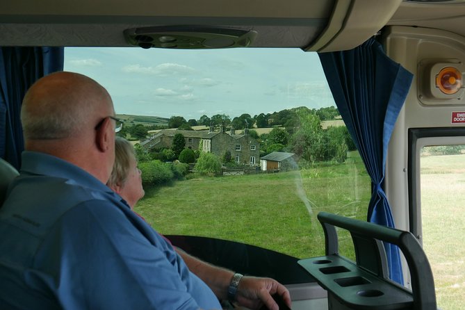 Emmerdale Classic Locations Bus Tour From Leeds - Inclusions and Exclusions