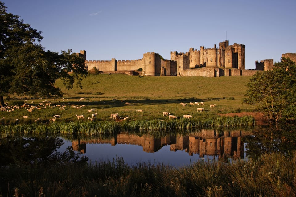 From Edinburgh: Holy Island, Alnwick Castle & Northumbria - Exploring Alnwicks Medieval Market Town