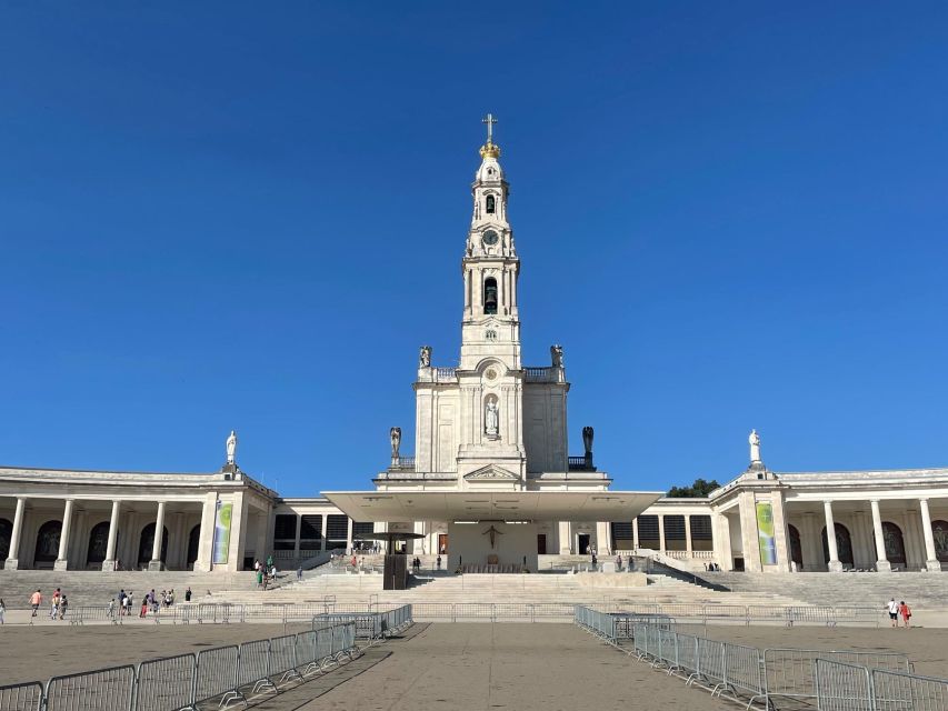 From Lisbon: Fatima, Batalha, Nazare and Obidos - Experience Nazarés Coastal Charm