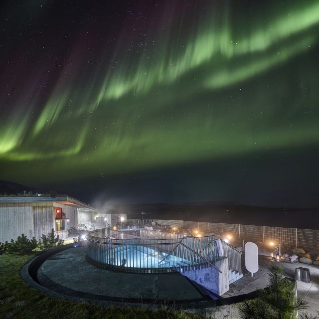 From Reykjavik: Northern Lights and Geothermal Baths Tour - Panoramic Countryside Views