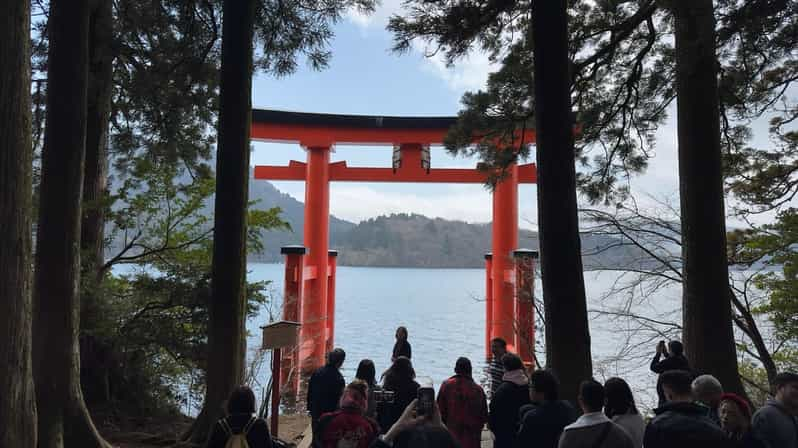 From Tokyo: Hakone With Lake Yamanaka Private Tour - Transportation and Guidance