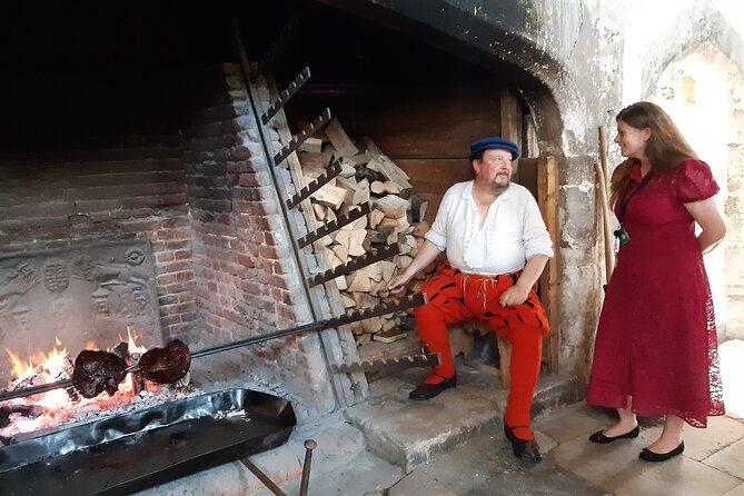 Hampton Court Palace Private Tour With an Accredited Expert Guide - Highlights of the Tour