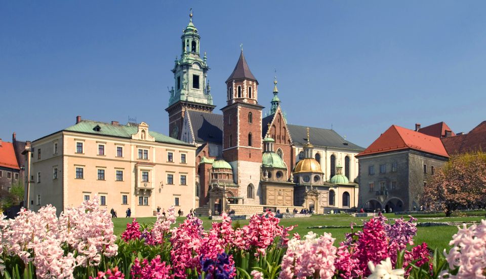 Krakow: Old Town Walking Tour With Visit to Wawel Castle - Tour Details and Itinerary