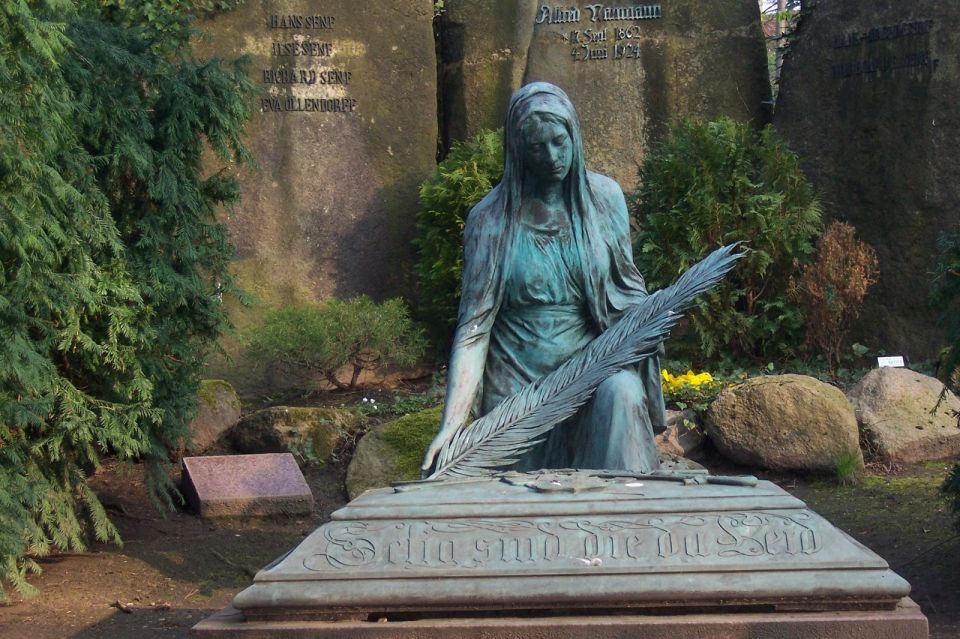 Leipzig: Guided Tour of the Southern Cemetery - Highlights and Experience