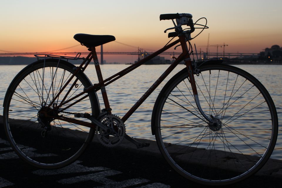 Lisbon: 3-Hour Vintage Bike Tour - Included in the Tour