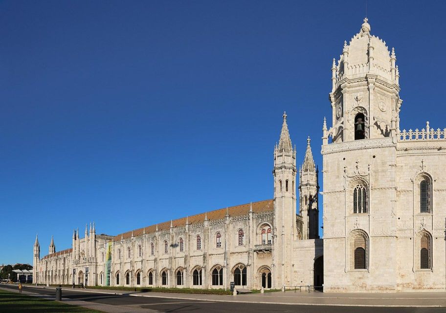 Lisbon and Obidos Private Day Trip From Porto - Obidos: Charming Medieval Town