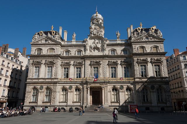 Lyon: Old District Private Guided Walking Tour - Exploring the Old District