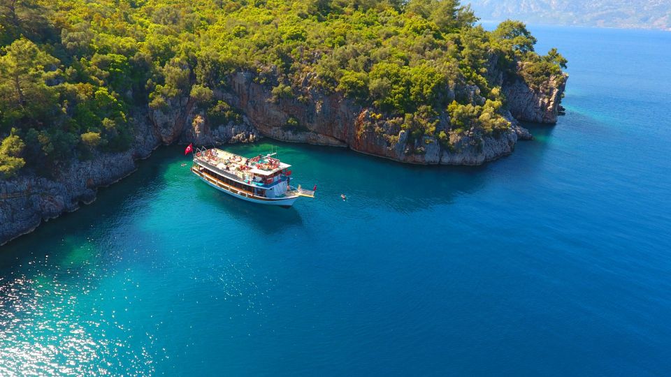 Marmaris: Boat Trip With Unlimited Drinks and BBQ Lunch - Boat Specifications and Amenities