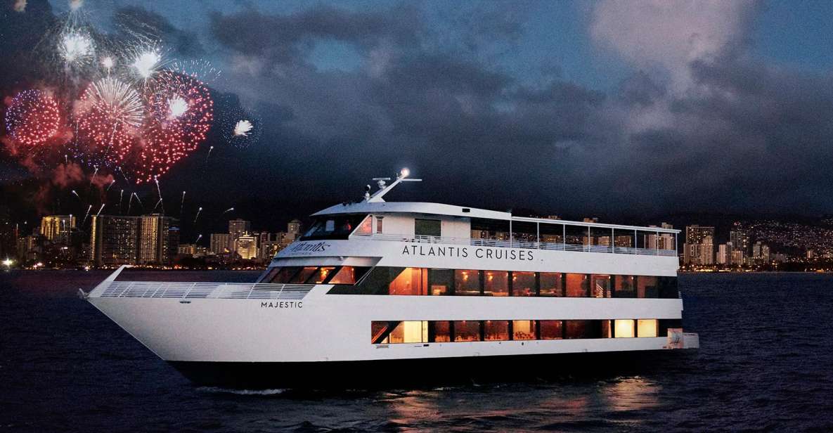 Oahu: Friday Night Fireworks Cocktail Cruise - Onboard Amenities