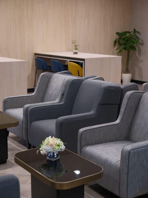 Osaka Umeda City Terminal: Premium Lounge Entry - Lounge Services and Amenities