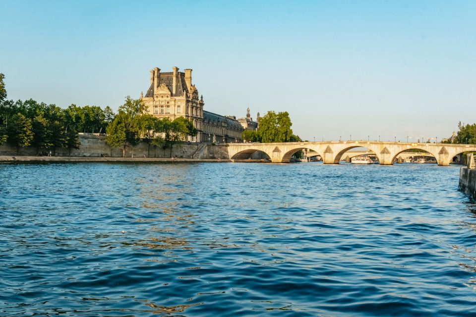 Paris : 3-Course Gourmet Dinner Cruise on Seine River - Iconic Parisian Landmarks