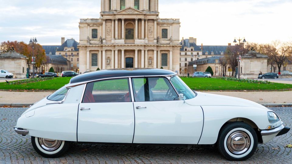 Paris: Private Guided Tour and Photos in Vintage Citroën DS - Eiffel Tower Experience