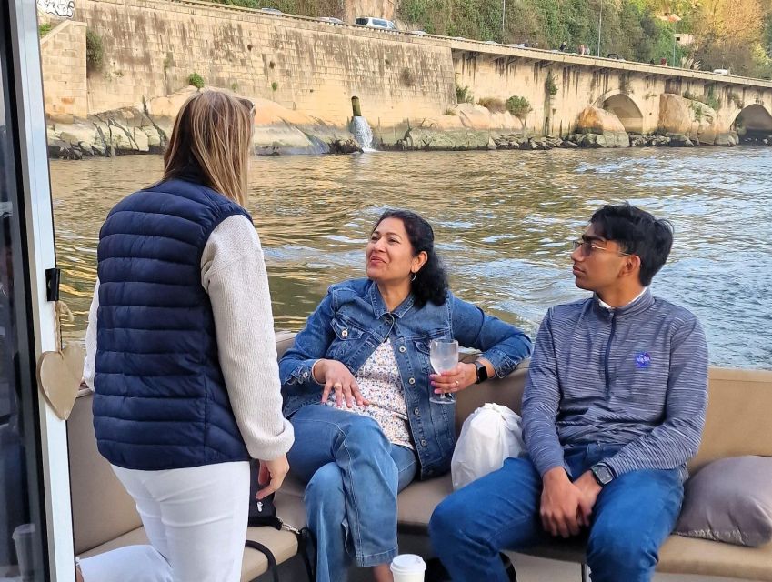 Porto: Sunset Boat Trip With Welcome Drink - Itinerary