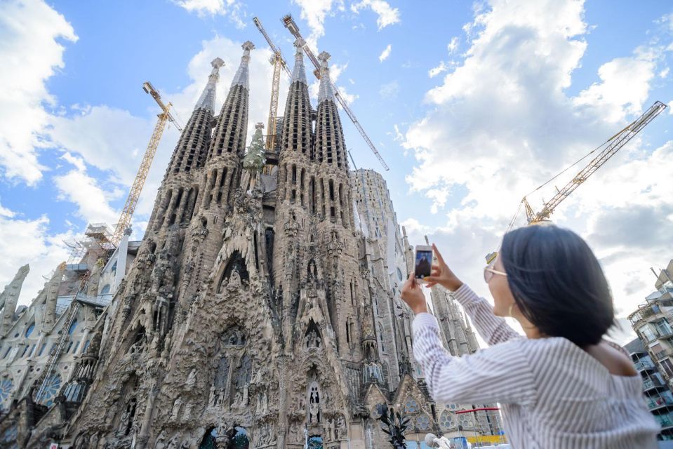 Private Barcelona Tour: Explore Gaudí and the Gothic Quarter - Inclusions and Exclusions