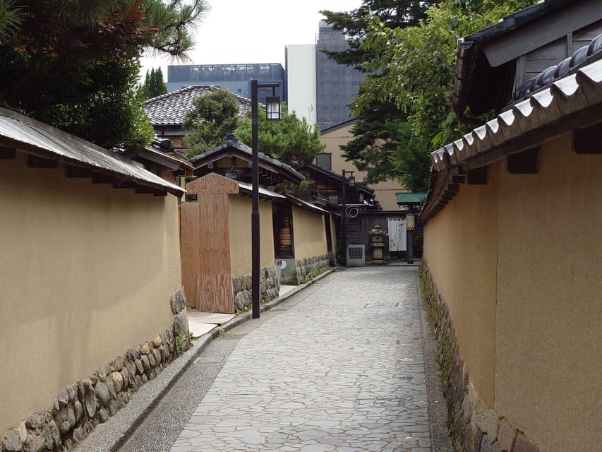 Private Tour Kanazawa: Gold Leaf, Sushi & Afternoon Activity - Gold Leaf Experience