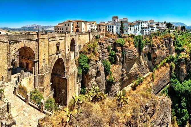 Ronda and White Villages Guided Day Tour From Seville - Exploring Moorish Castle