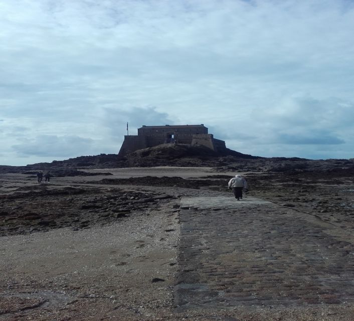 Saint-Malo: Dinan, Fort La Latte, & Cap Fréhel Private Tour - Exploring Saint-Malo