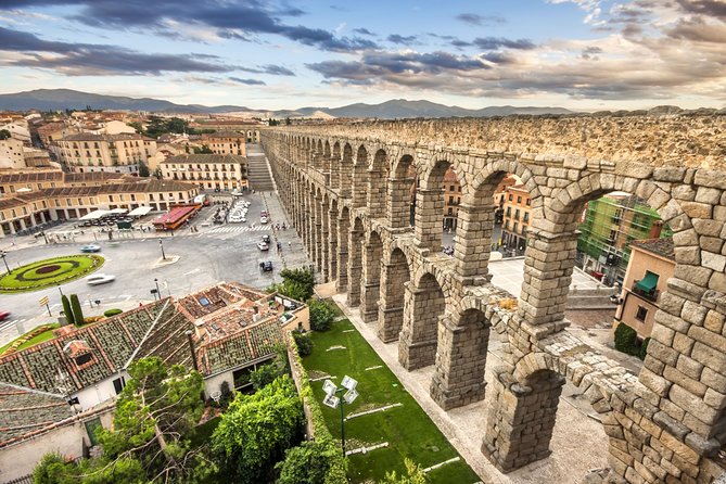 Segovia and Avila Private Tour With Lunch and Hotel Pick up From Madrid - Lunch and Gastronomic Menu