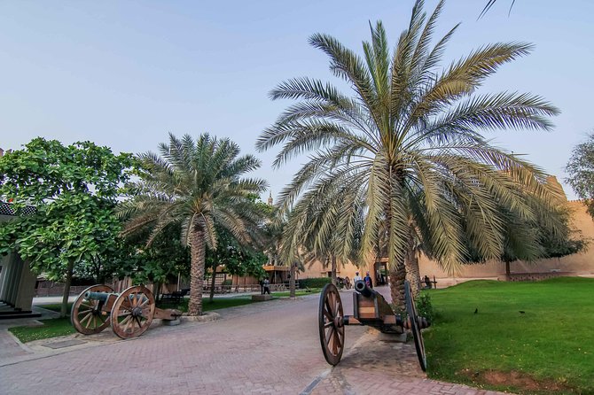 Sharjah City Sightseeing Tour - The Pearl of the Gulf - Browsing Sharjahs Traditional Souks