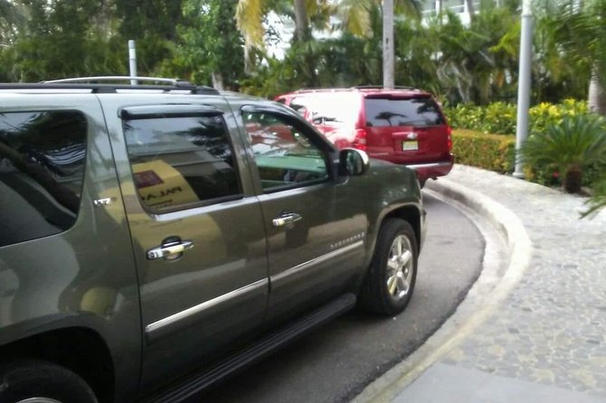 Transfers From Punta Cana Airport (PUJ)<=> To All Place at Uvero Alto Punta Cana - Pickup and Drop-off