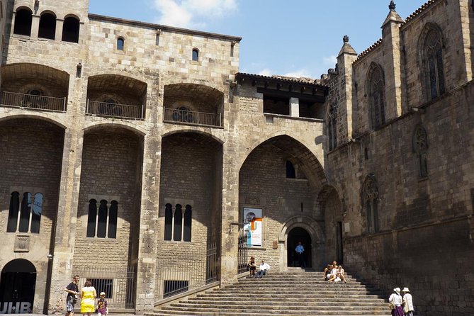 Walking Tour of the Gothic Quarter of Barcelona + Cathedral - Reviews and Ratings