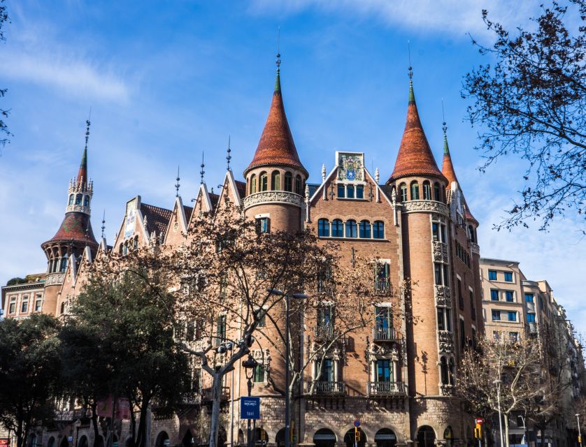 Welcome to Barcelona: Private Tour With a Local - Inclusions and Exclusions