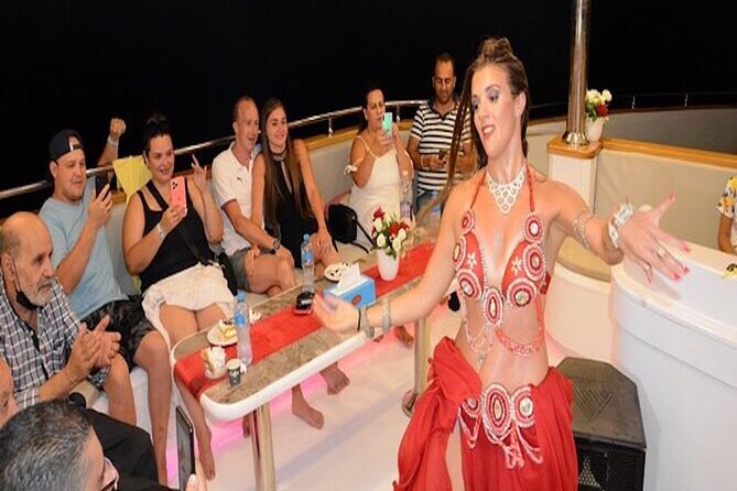 Yacht Cruise With Dinner & Oriental Show - Dinner and Refreshment Details